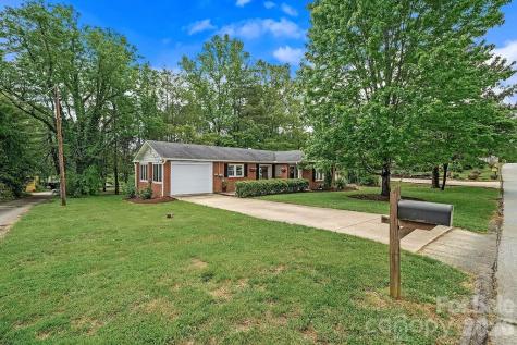 1106 Cherokee Drive Hendersonville NC 28739