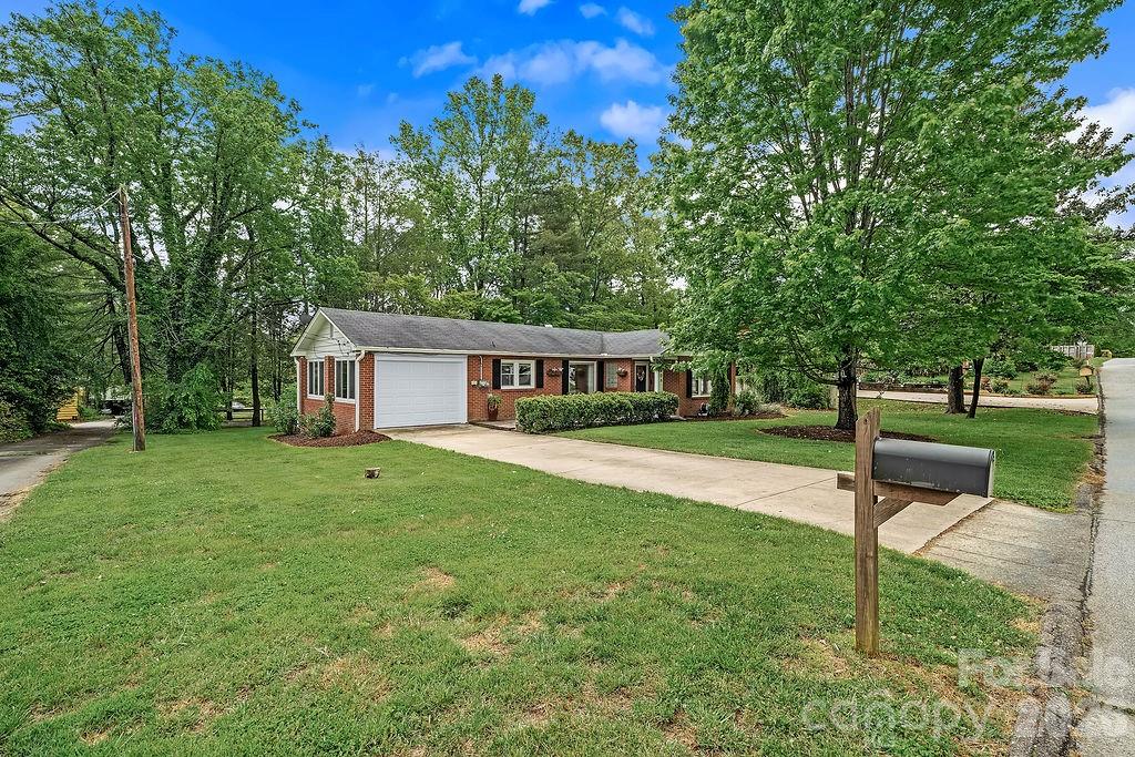 1106 Cherokee Drive Hendersonville NC 28739