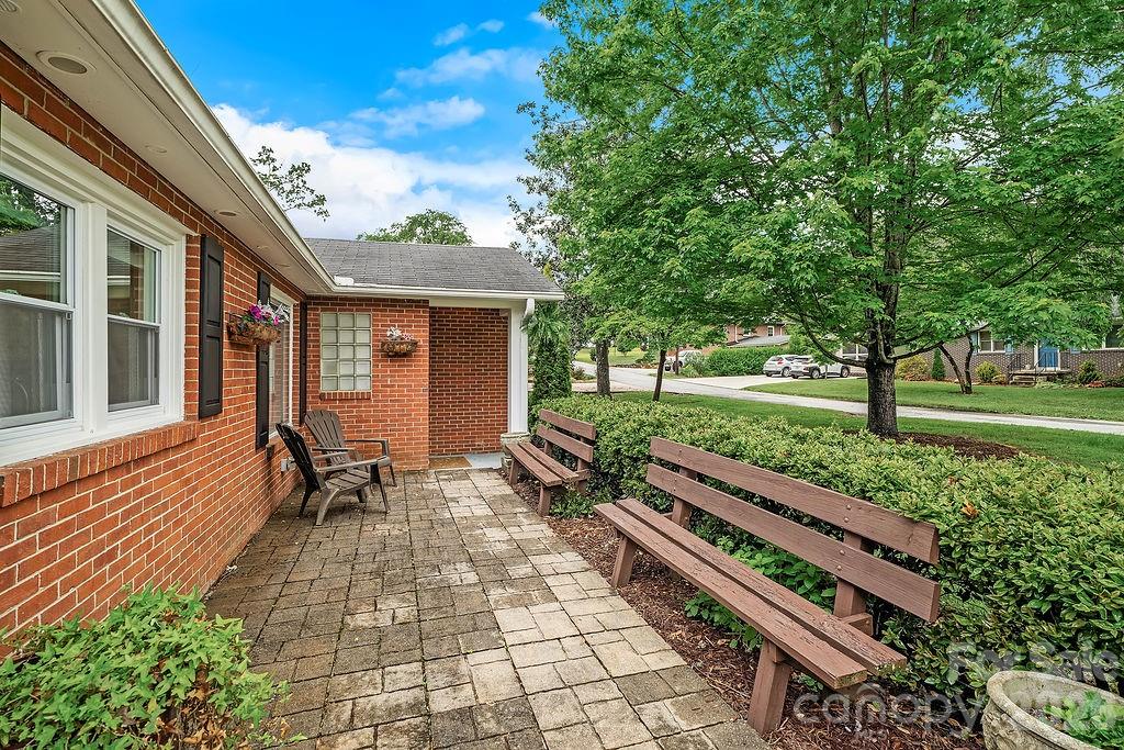 1106 Cherokee Drive Hendersonville NC 28739