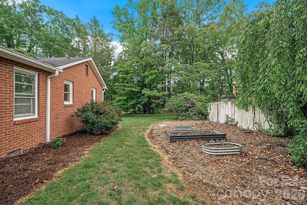 1106 Cherokee Drive Hendersonville NC 28739