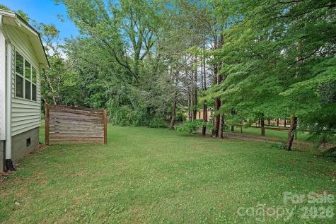 1106 Cherokee Drive Hendersonville NC 28739