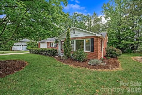 1106 Cherokee Drive Hendersonville NC 28739