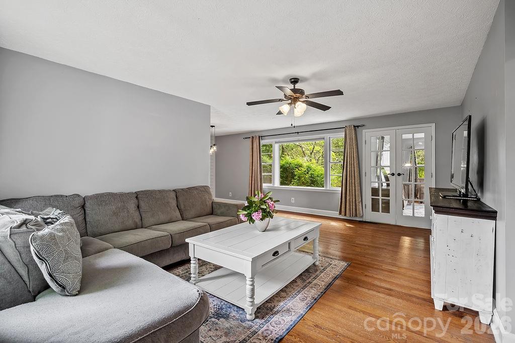 1106 Cherokee Drive Hendersonville NC 28739