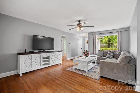 1106 Cherokee Drive Hendersonville NC 28739