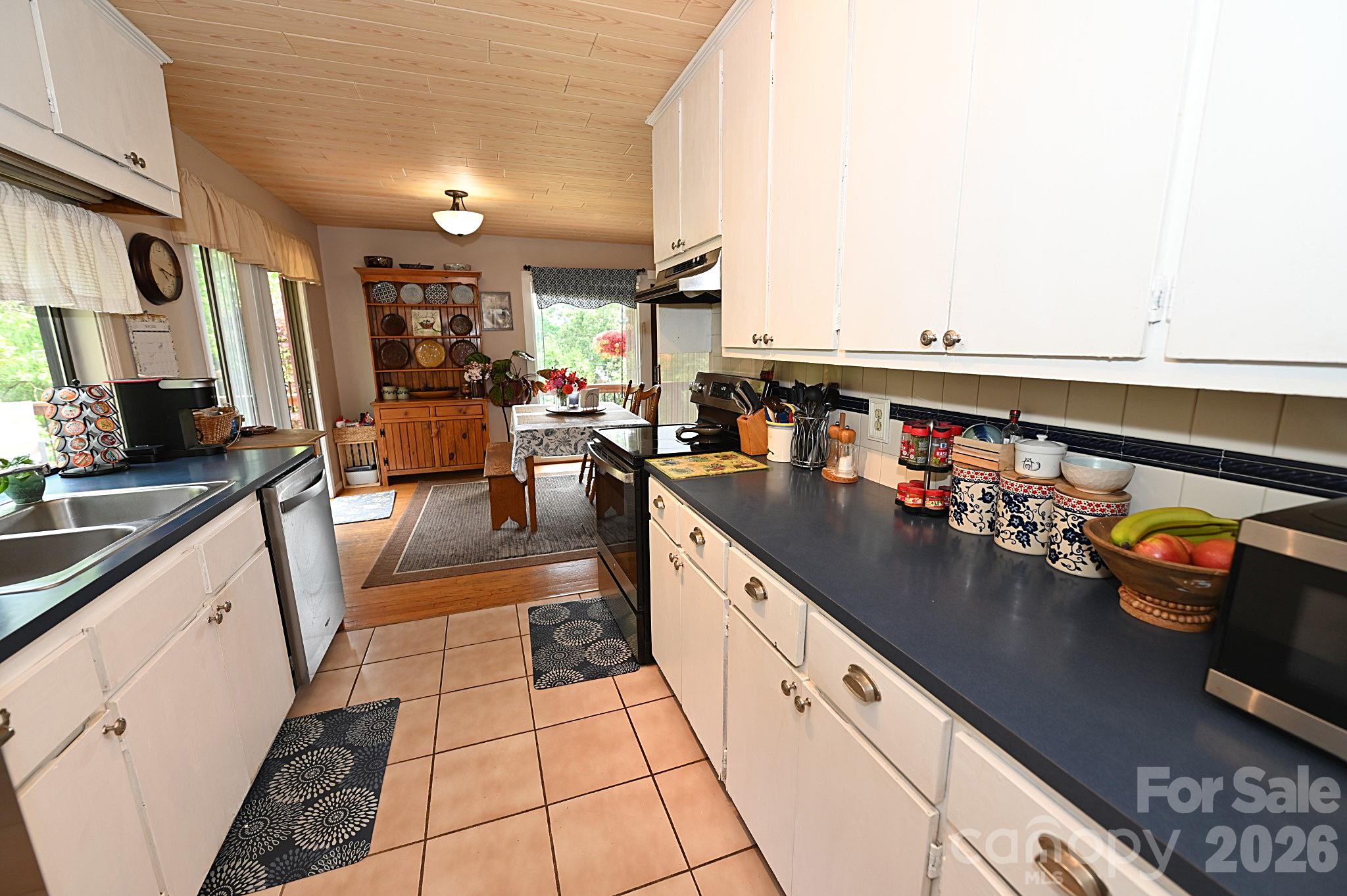 86 King Arthurs Court Hickory NC 28601