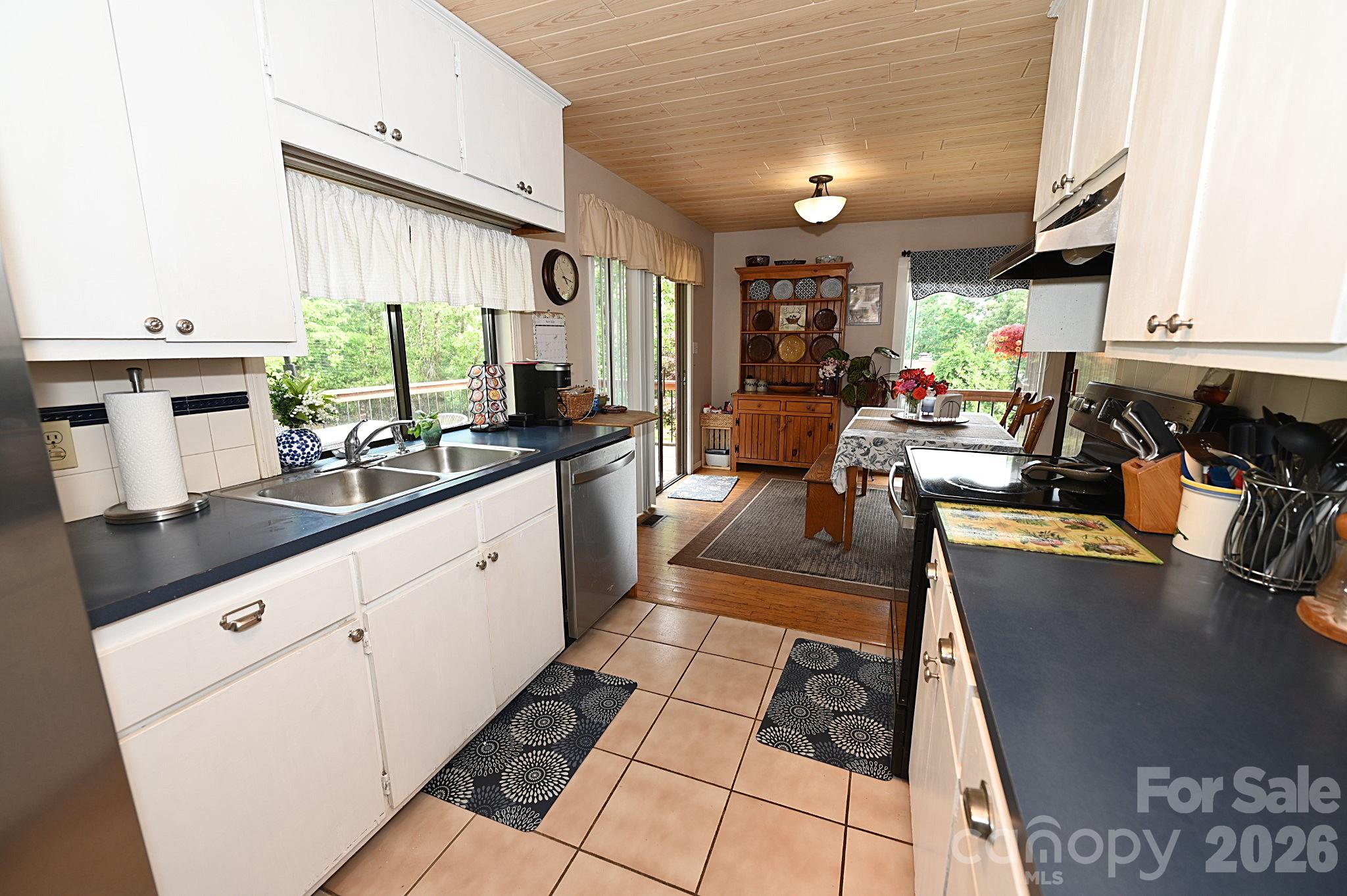 86 King Arthurs Court Hickory NC 28601
