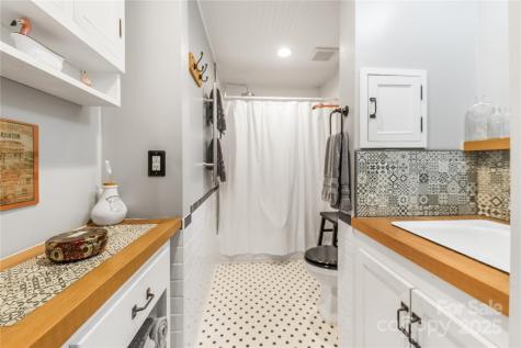 23 Laurel Loop Asheville NC 28806