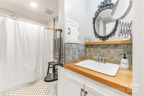 23 Laurel Loop Asheville NC 28806