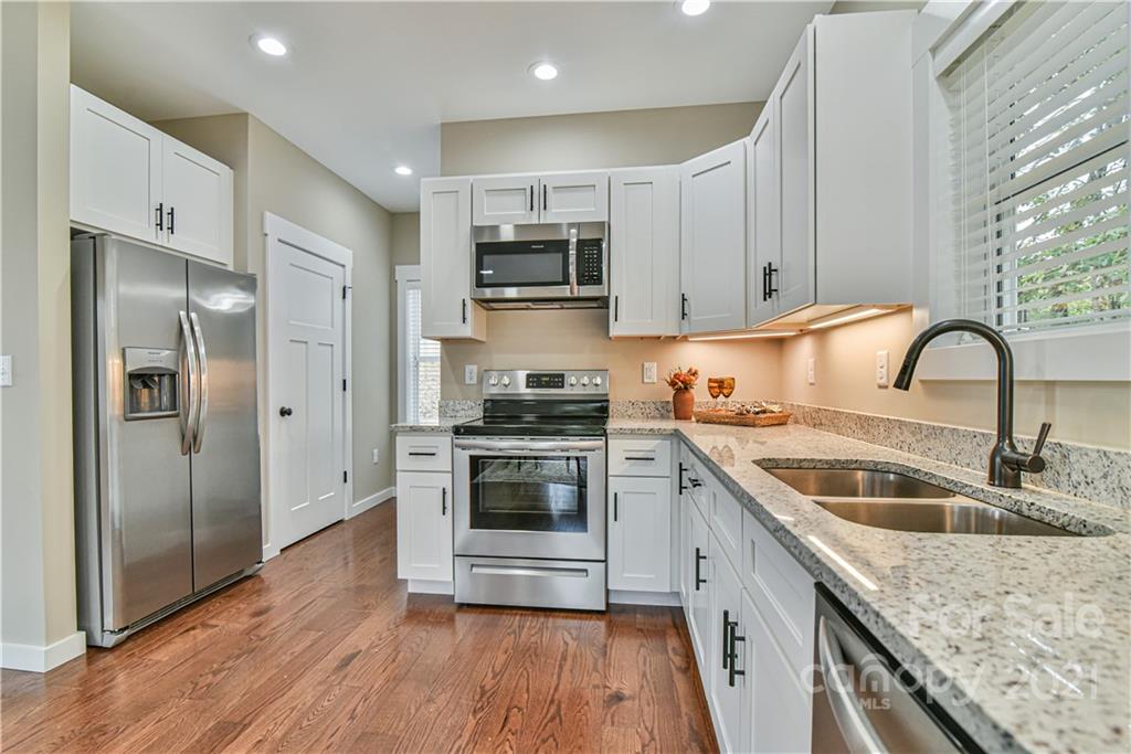104 Sutton View Place Asheville NC 28806