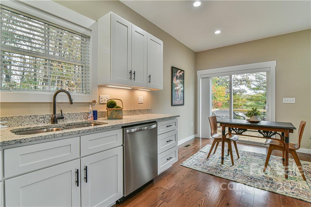 104 Sutton View Place Asheville NC 28806