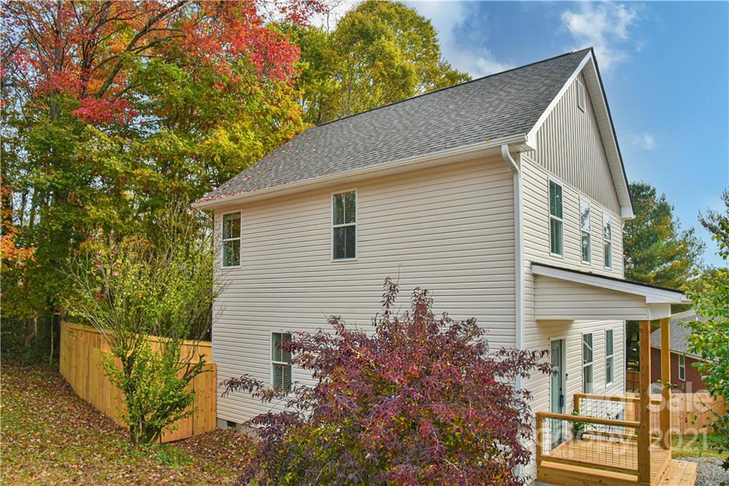 104 Sutton View Place Asheville NC 28806