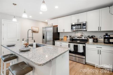 27 Old Pinner Place Arden NC 28704