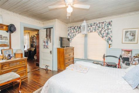 63 Clear Creek Road Marion NC 28752
