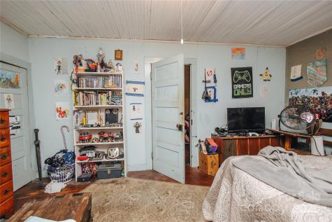 63 Clear Creek Road Marion NC 28752