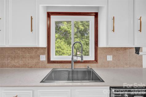 443 W Gleneagles Road Statesville NC 28625