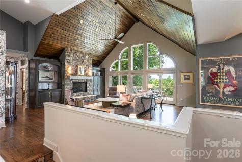 305 Piney Knoll Lane Hendersonville NC 28739
