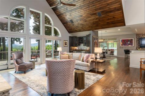 305 Piney Knoll Lane Hendersonville NC 28739