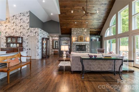 305 Piney Knoll Lane Hendersonville NC 28739
