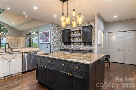 305 Piney Knoll Lane Hendersonville NC 28739