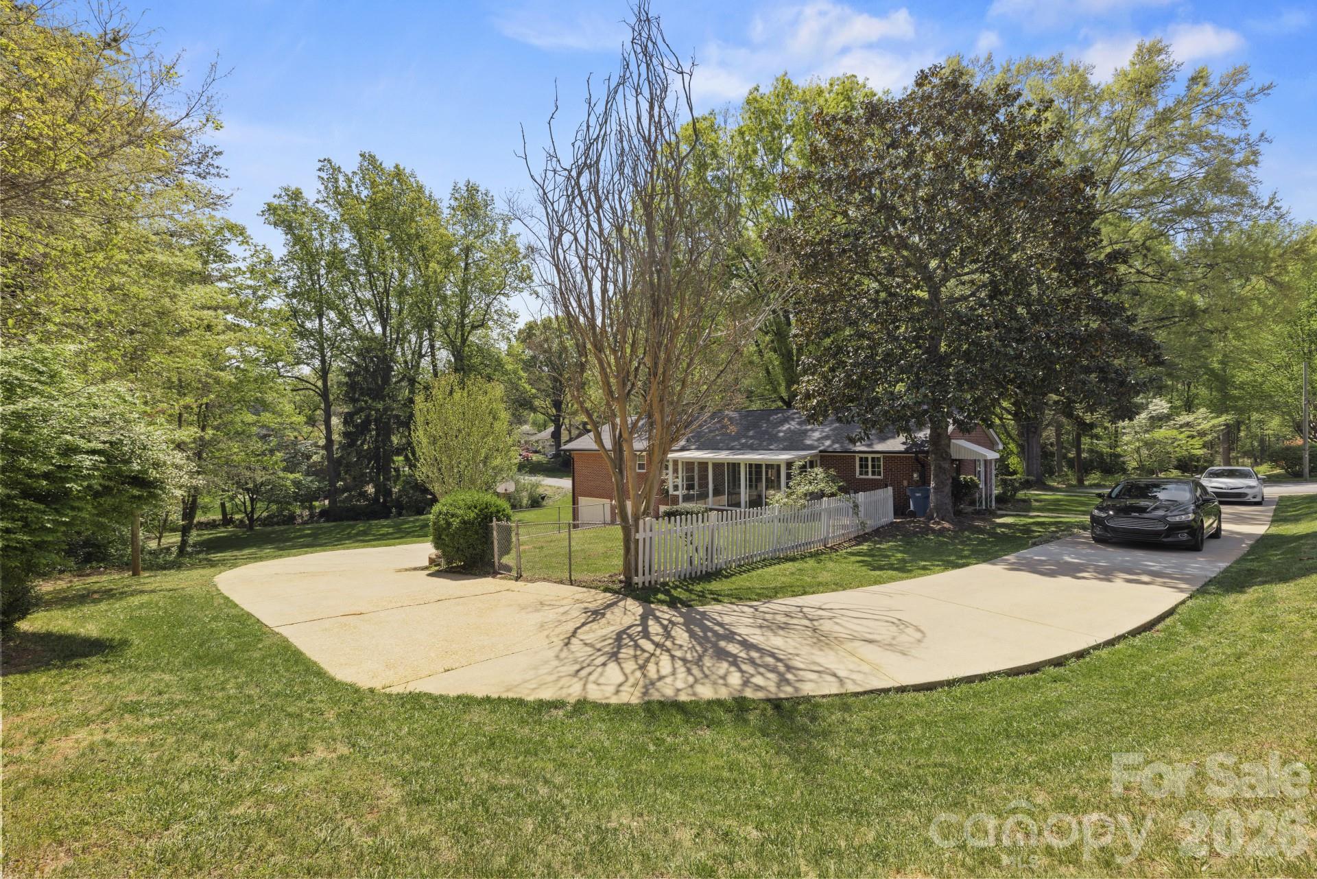 607 12th Avenue NE Hickory NC 28601