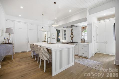 2710 Briarcliff Place Charlotte NC 28207