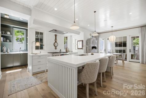 2710 Briarcliff Place Charlotte NC 28207