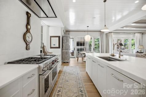 2710 Briarcliff Place Charlotte NC 28207