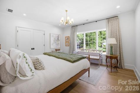 2710 Briarcliff Place Charlotte NC 28207