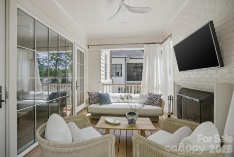 2710 Briarcliff Place Charlotte NC 28207