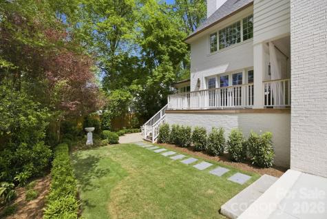 2710 Briarcliff Place Charlotte NC 28207