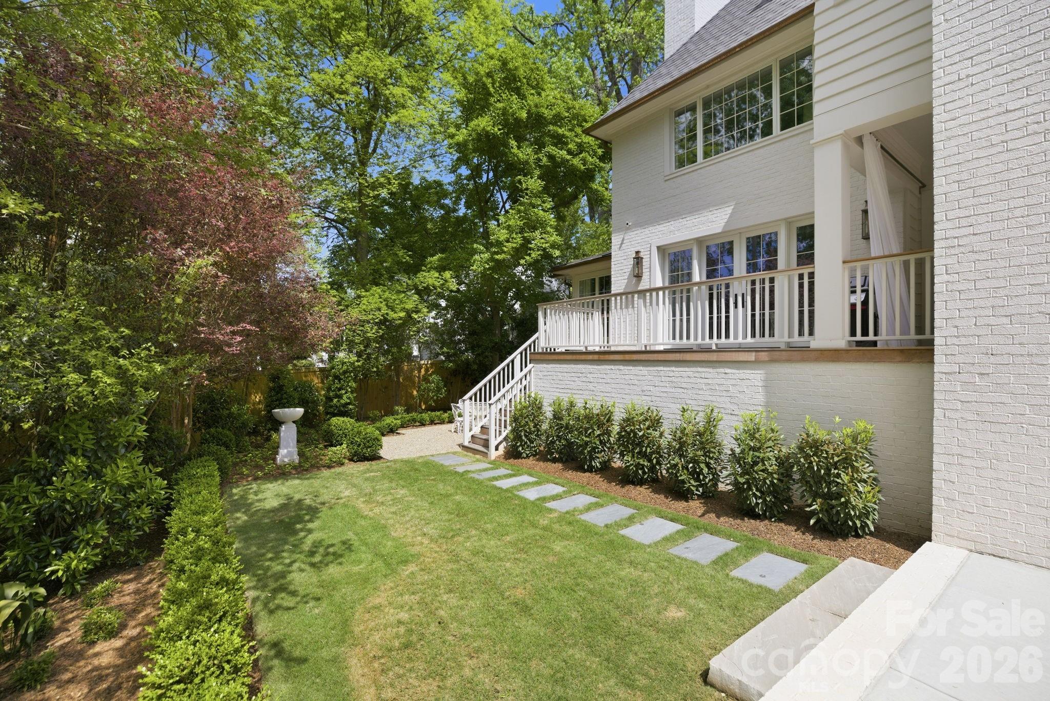 2710 Briarcliff Place Charlotte NC 28207