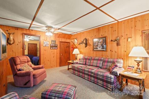 1074 Nikanor Road West Jefferson NC 28694