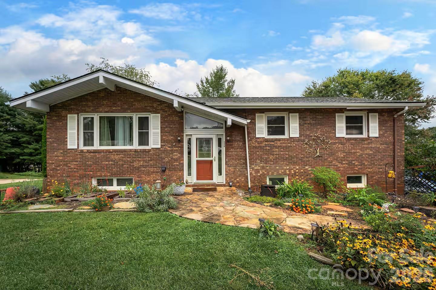 124 Oak Hill Road Candler NC 28715