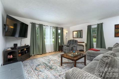 124 Oak Hill Road Candler NC 28715