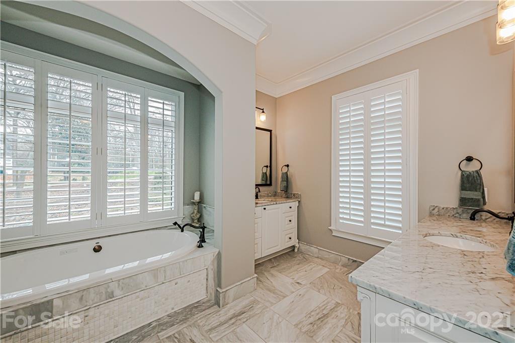 5528 Carmel Park Drive Charlotte NC 28226