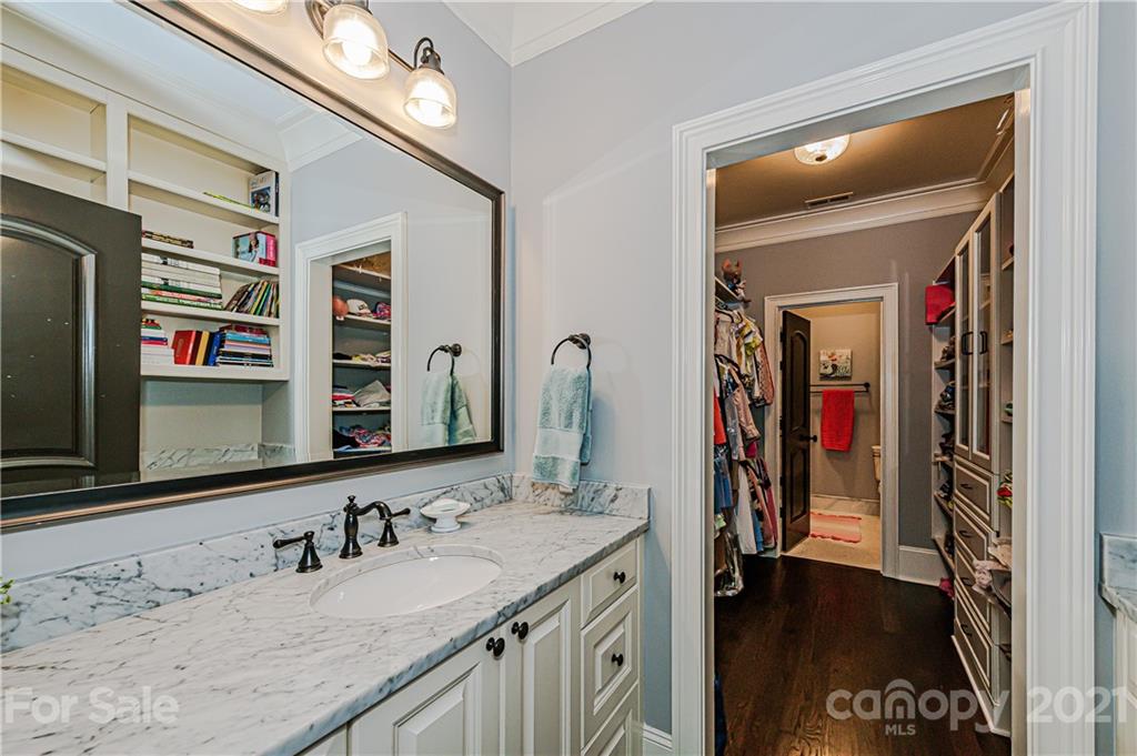 5528 Carmel Park Drive Charlotte NC 28226