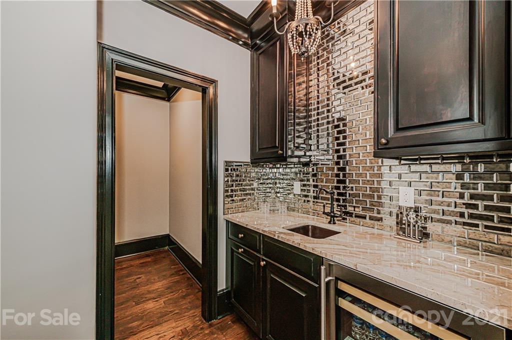 5528 Carmel Park Drive Charlotte NC 28226