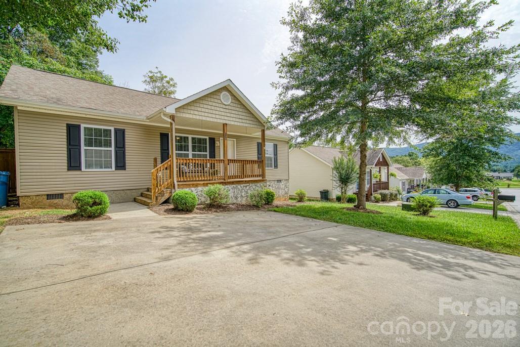 136 Newberry Drive Fletcher NC 28732