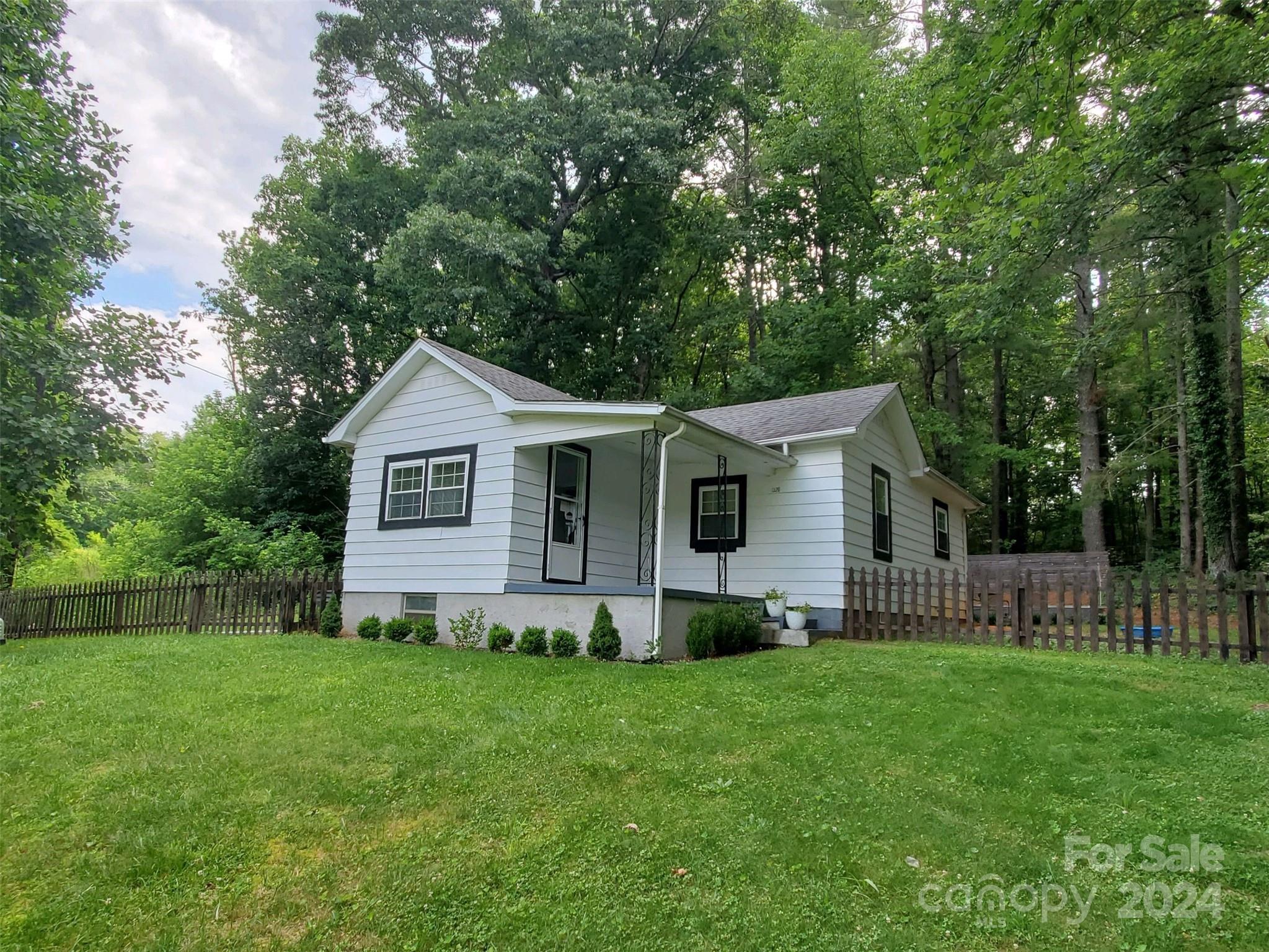1320 Tom Fox Street Morganton NC 28655