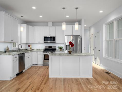 36 Skyvue Court Saluda NC 28773