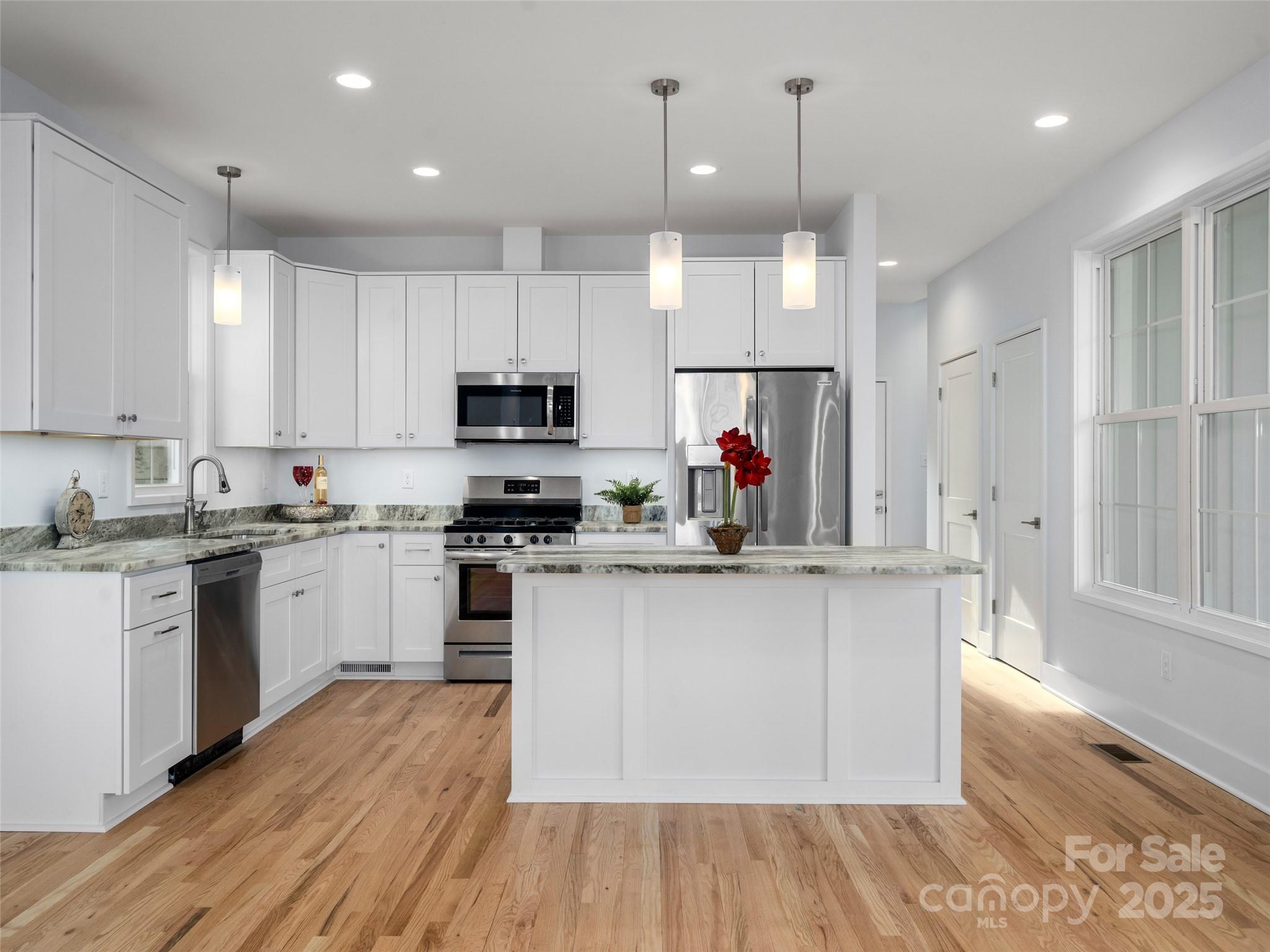 36 Skyvue Court Saluda NC 28773