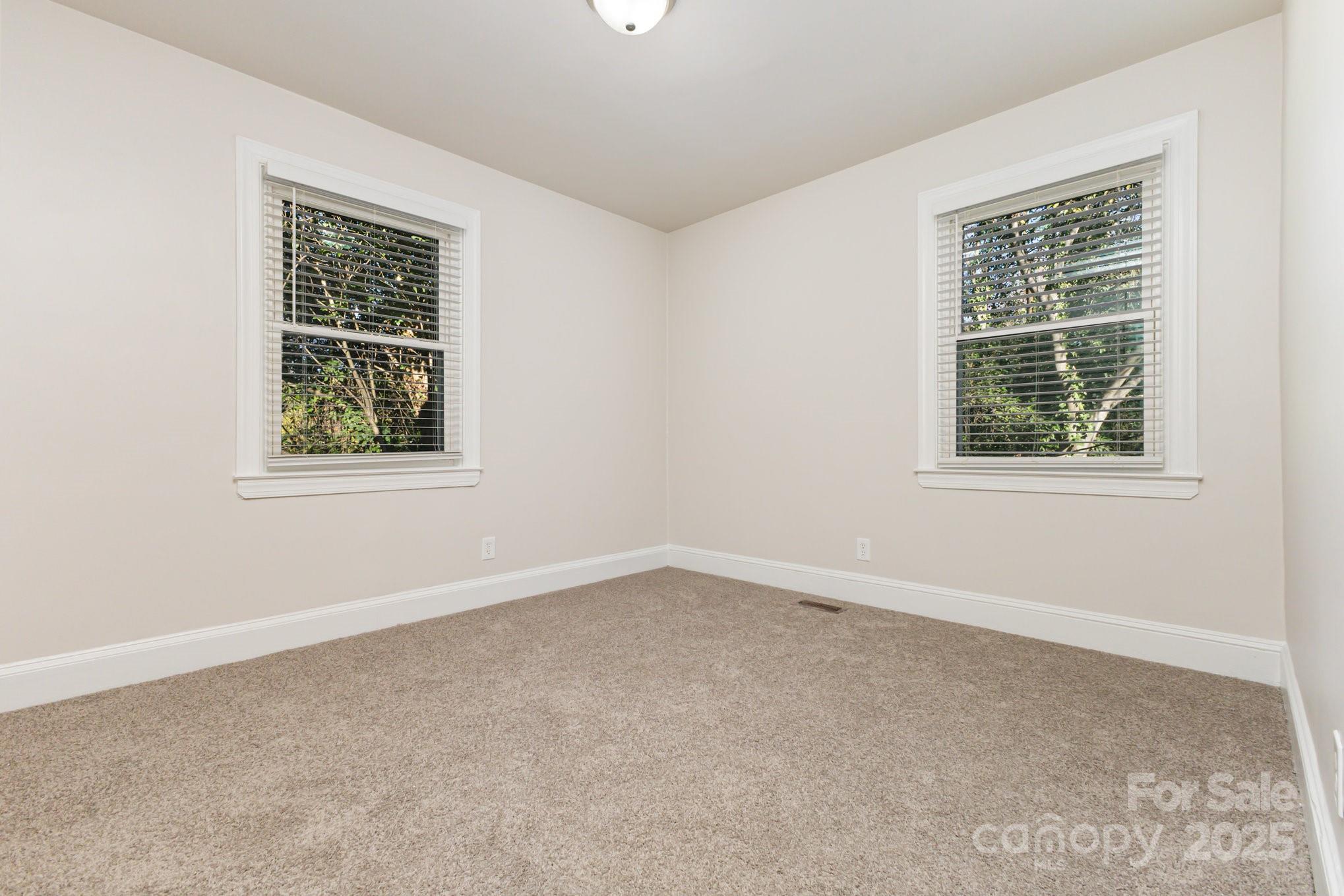 2446 Columbus Circle Charlotte NC 28208