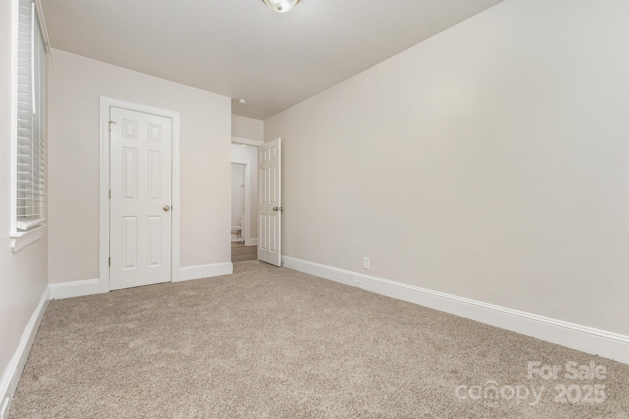 2446 Columbus Circle Charlotte NC 28208