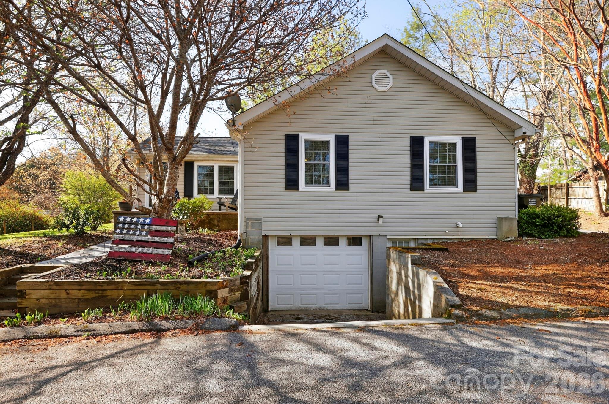 112 Gibbs Street Hendersonville NC 28739