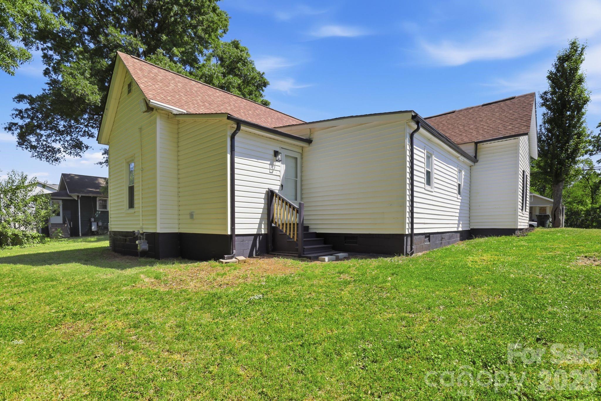 630 N Davis Avenue Newton NC 28658