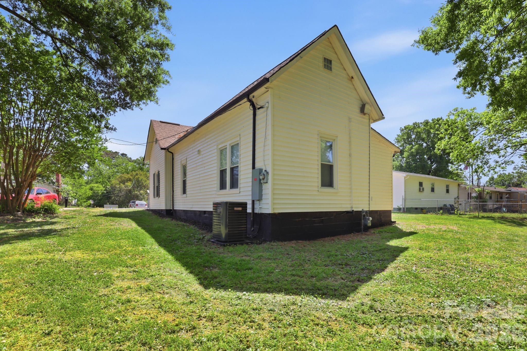 630 N Davis Avenue Newton NC 28658