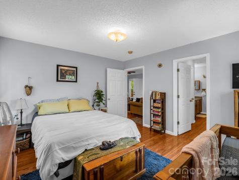 23 Peace Street Asheville NC 28806