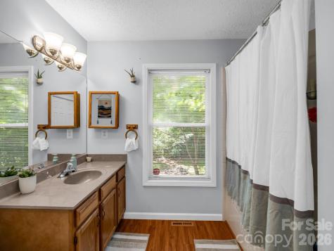 23 Peace Street Asheville NC 28806