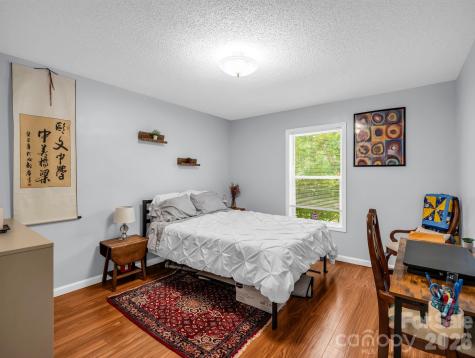 23 Peace Street Asheville NC 28806