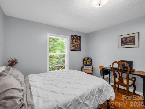 23 Peace Street Asheville NC 28806